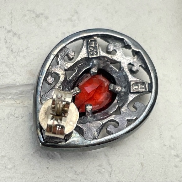 VINTAGE Sterling Silver Open Scroll Work Surrounding Red Gem Earrings - Picture 6 of 11